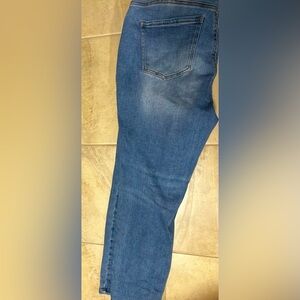 I’m selling these Jeans! They are a size 16! Very stretchy and comfortable!